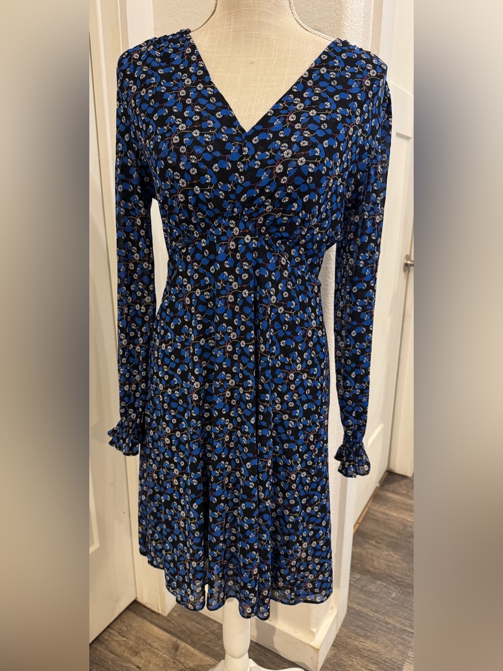 Cabi The Ten Dress Blue Floral Mesh V-Neck Long Sleeve Mini Dress 5772 Size S
